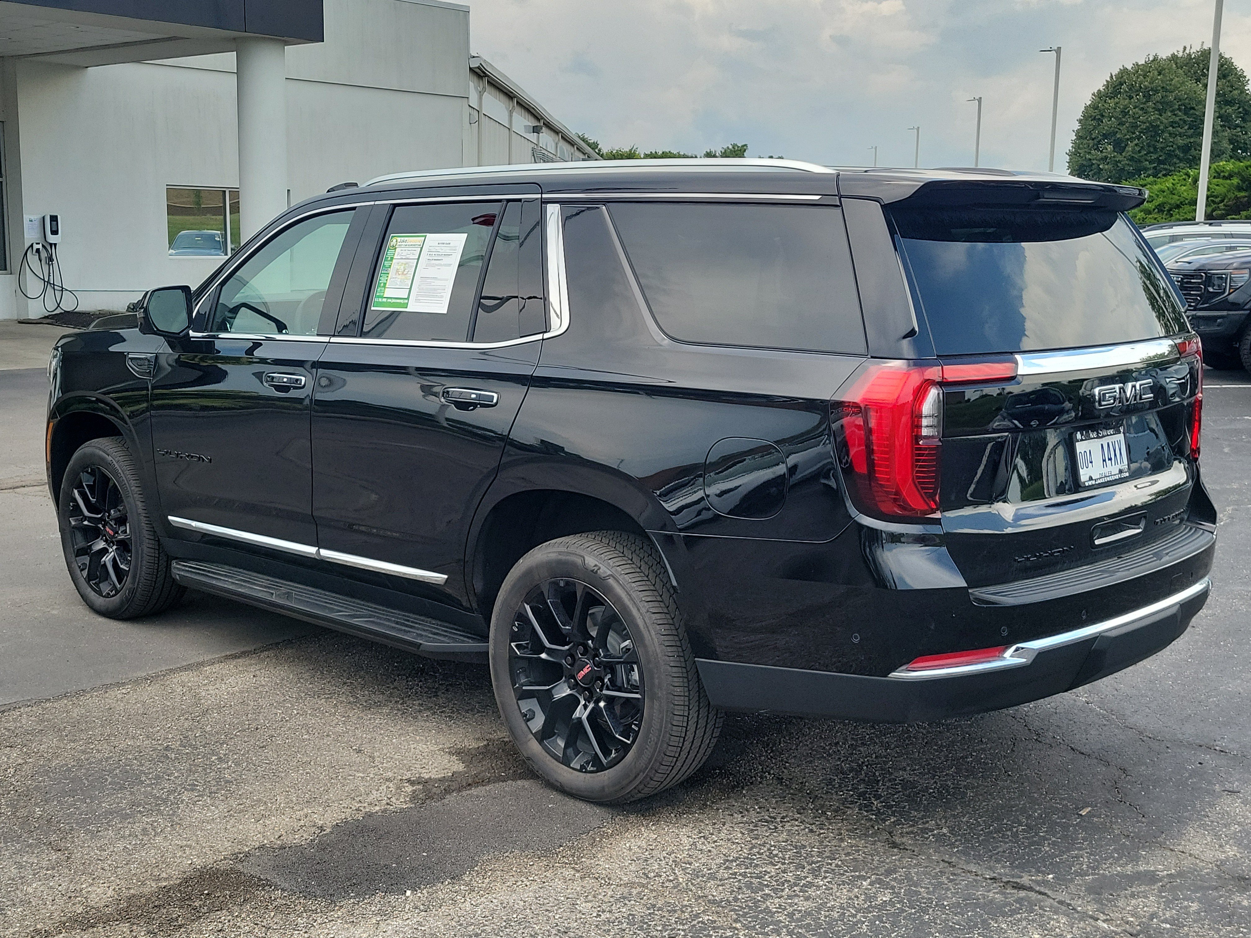 Used 2026 GMC Yukon Elevation w/ Elevation Premium Package AWD/4WD image 3