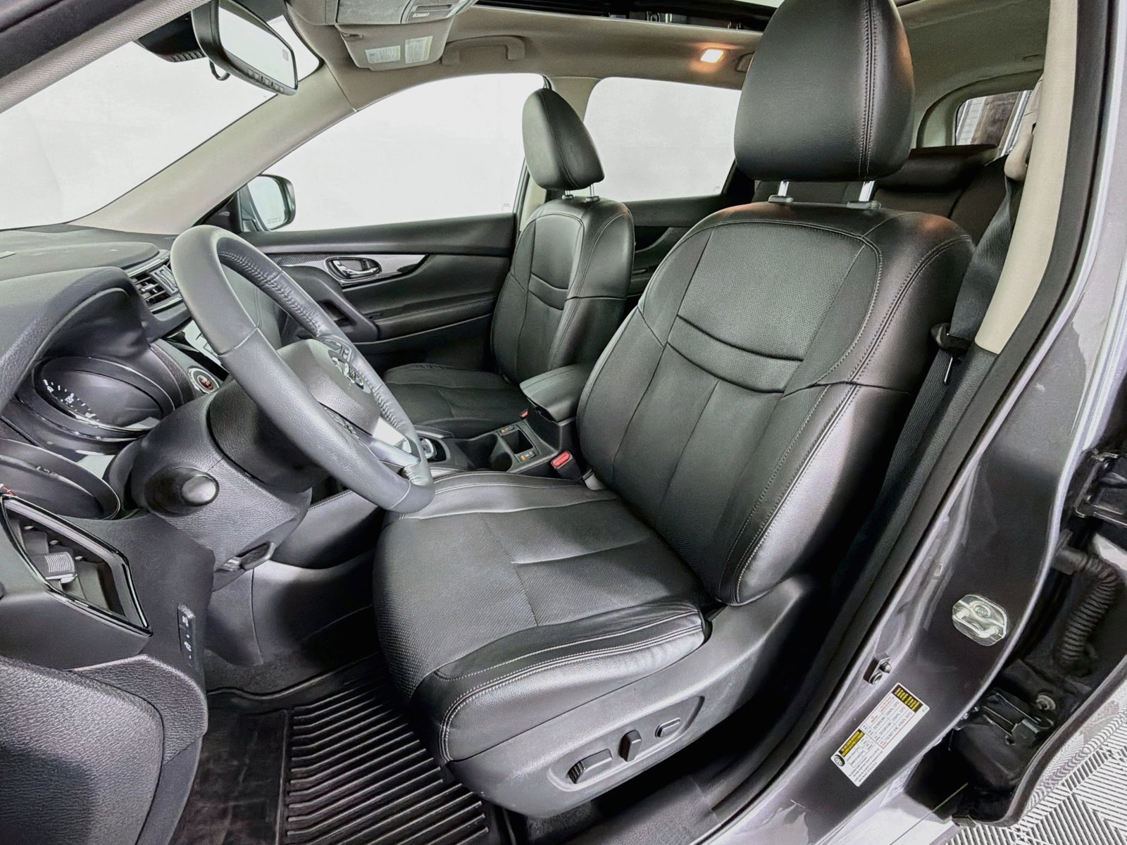 Used 2017 Nissan Rogue Platinum AWD/4WD image 32