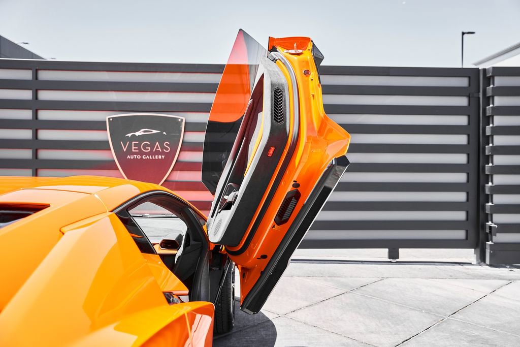 Used 2024 Lamborghini Revuelto AWD/4WD image 33