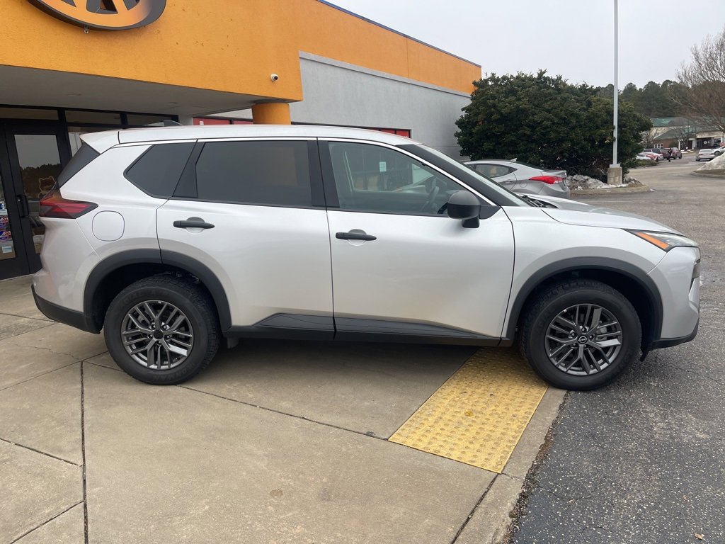 Used 2024 Nissan Rogue S image 3
