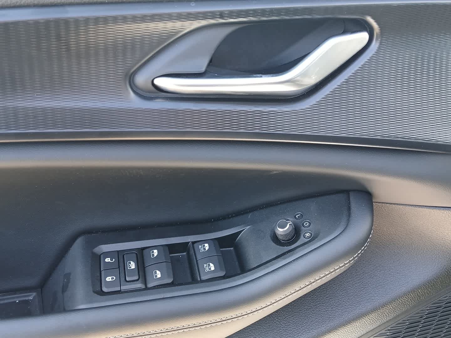 New 2025 Jeep Grand Cherokee Laredo X w/ Luxury Tech Group I image 16
