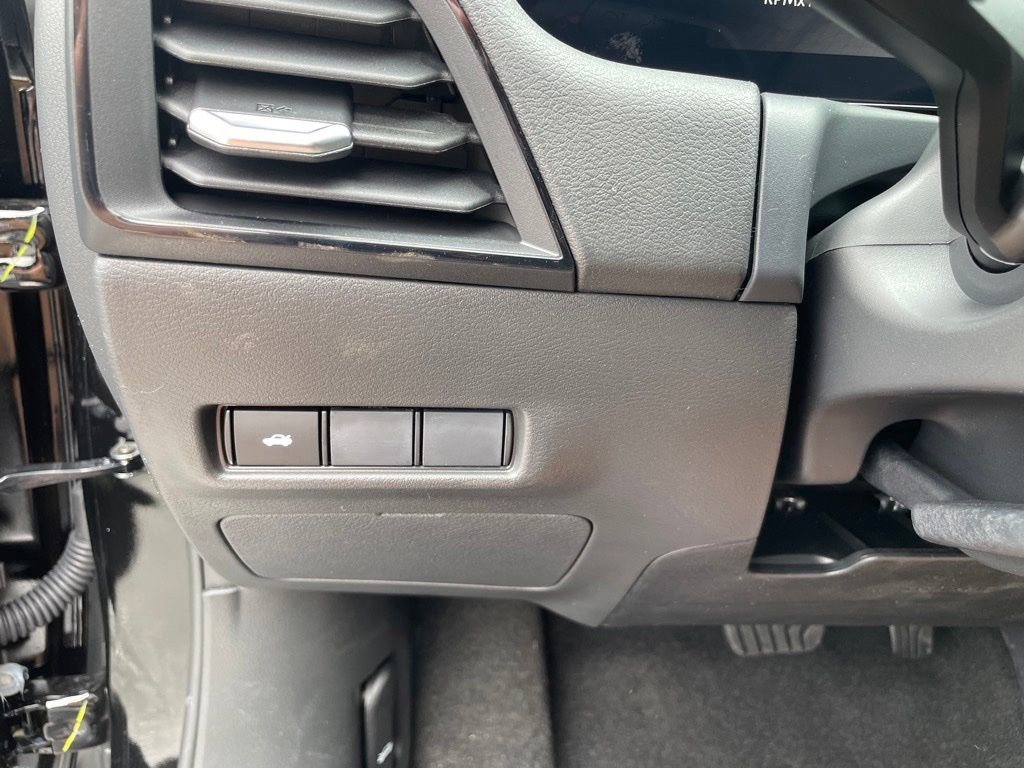 New 2026 Nissan Sentra SR w/ Floor Mat Package FWD image 12