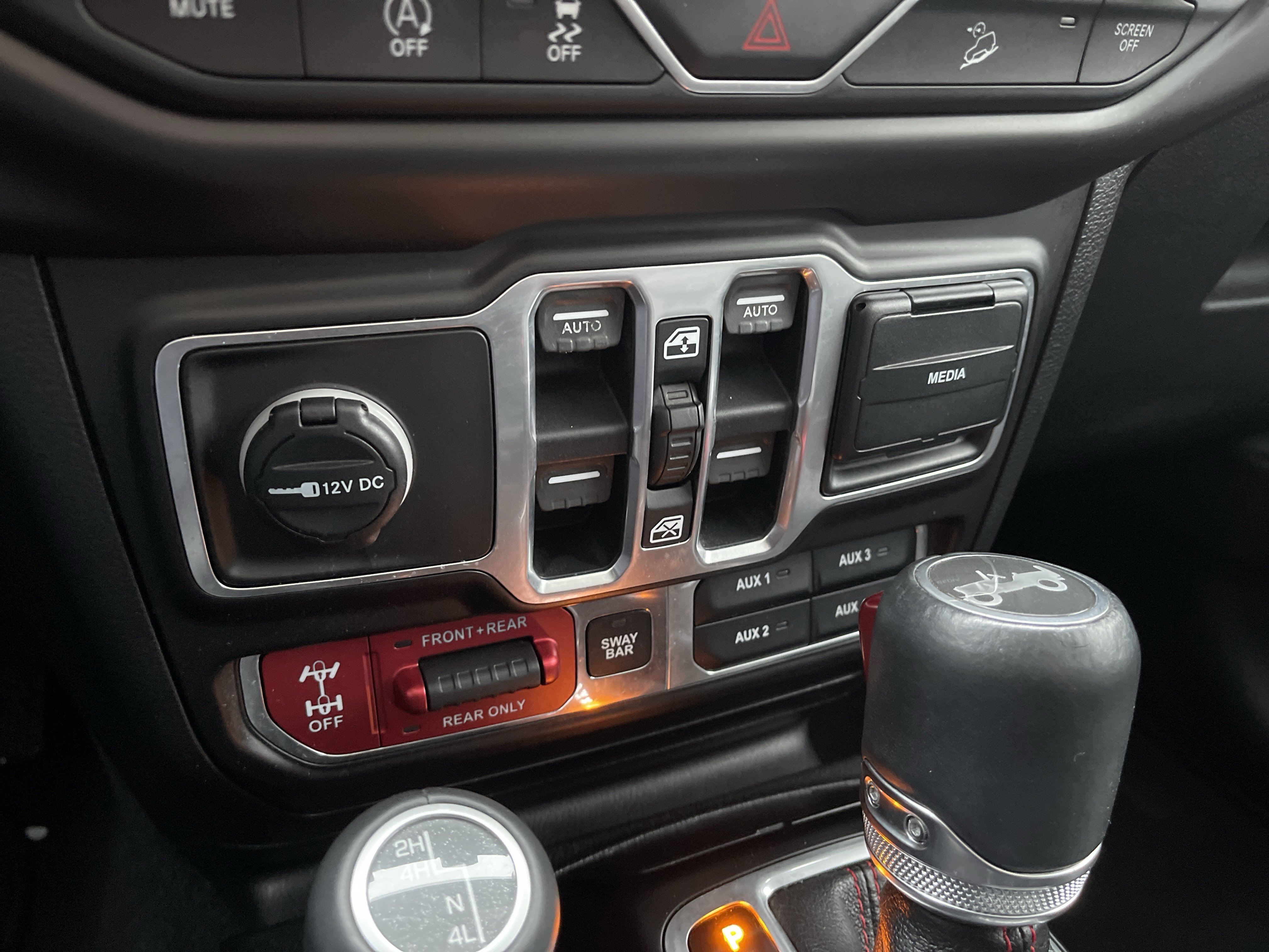 Used 2018 Jeep Wrangler Unlimited Rubicon w/ Steel Bumper Group image 19