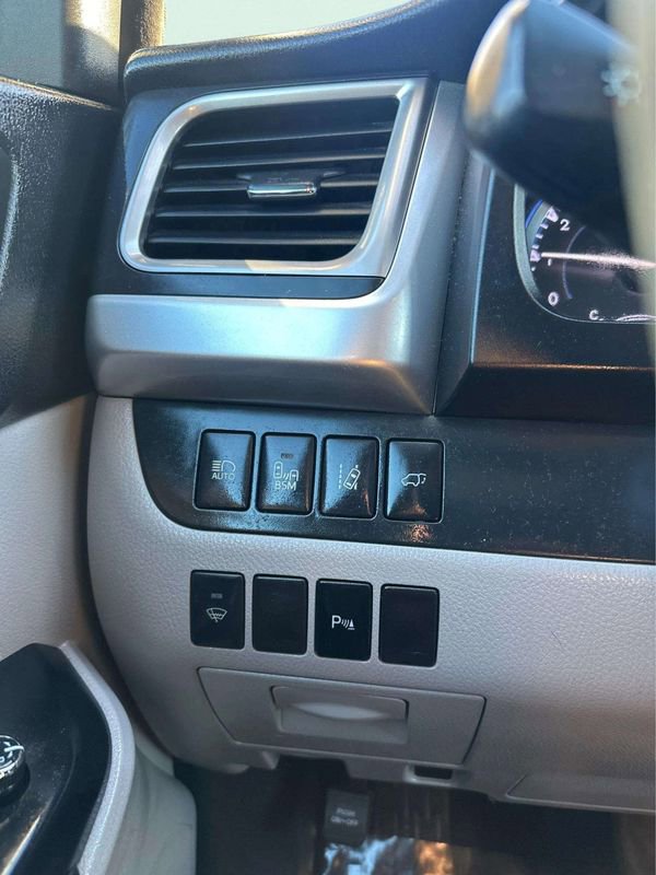 Used 2014 Toyota Highlander Limited w/ Driver Technology Package image 25