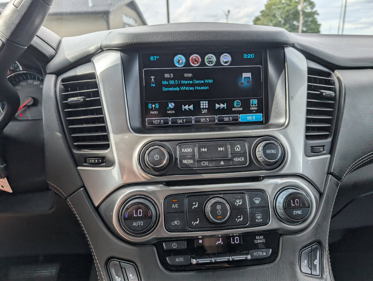 Used 2018 Chevrolet Suburban LT image 16