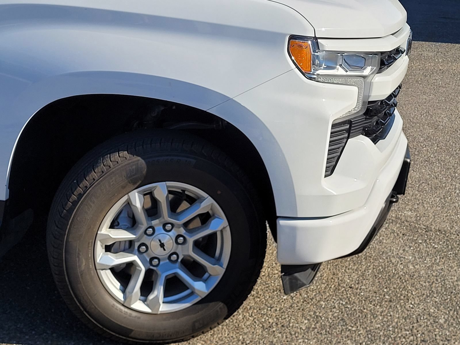 Used 2024 Chevrolet Silverado 1500 RST AWD/4WD image 3