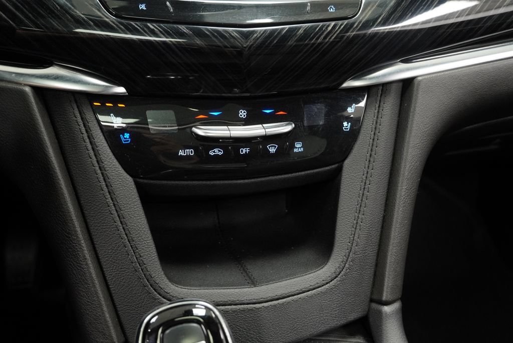 Certified 2023 Cadillac XT6 Premium Luxury AWD/4WD image 23