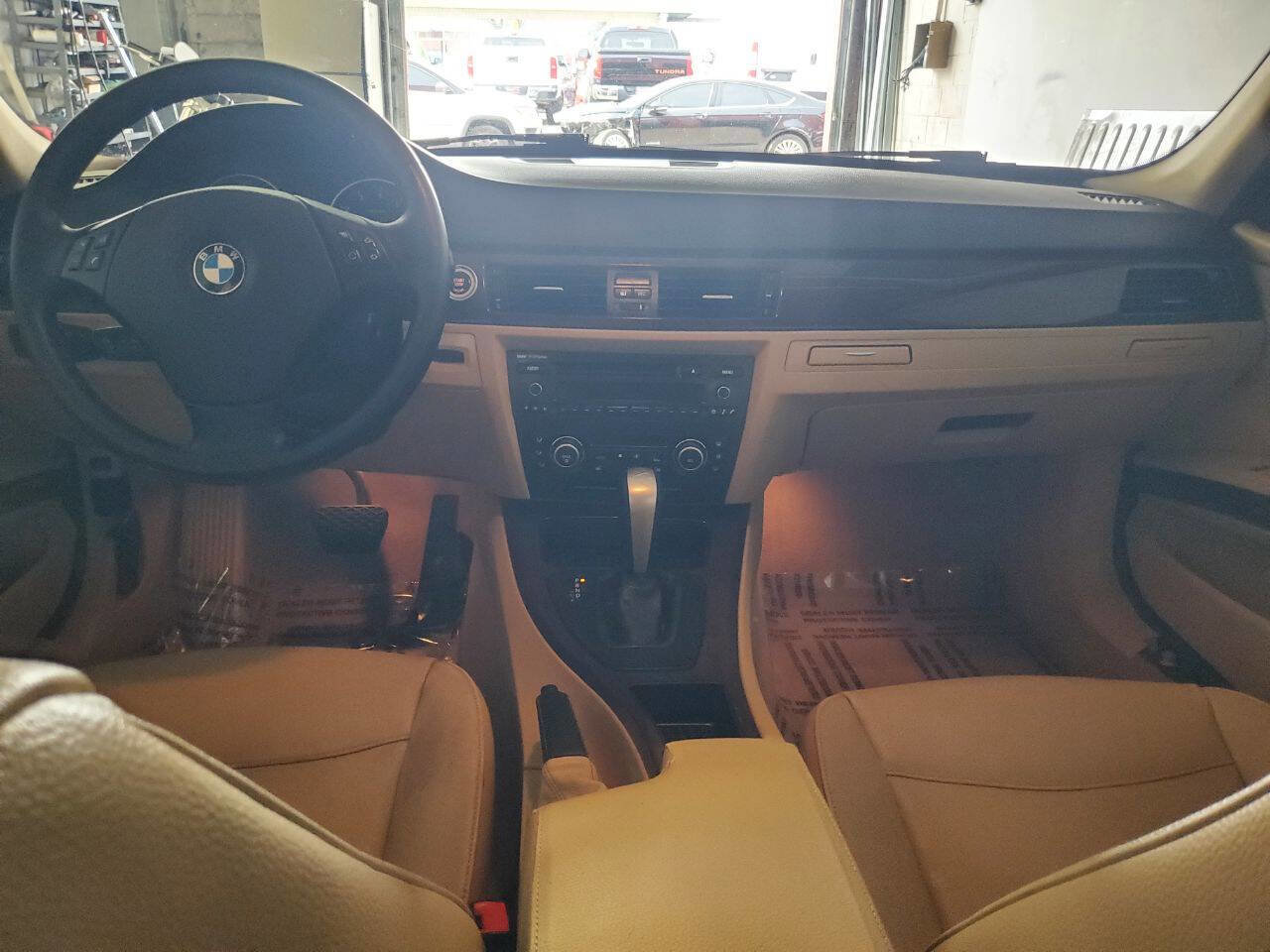 Used 2011 BMW 328i xDrive Wagon AWD/4WD image 11