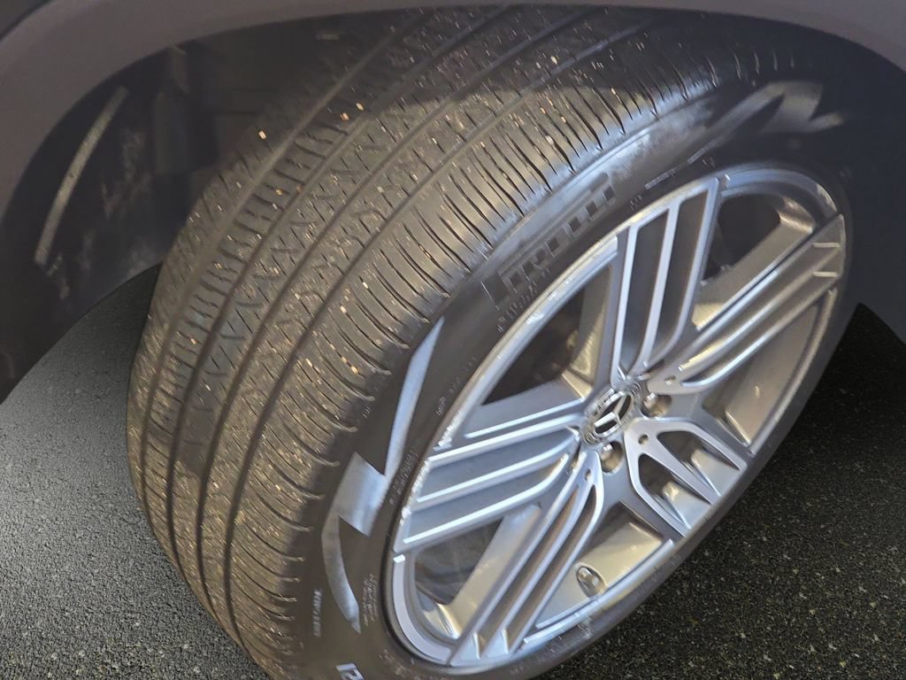 Used 2025 Mercedes-Benz GLS 450 4MATIC image 36