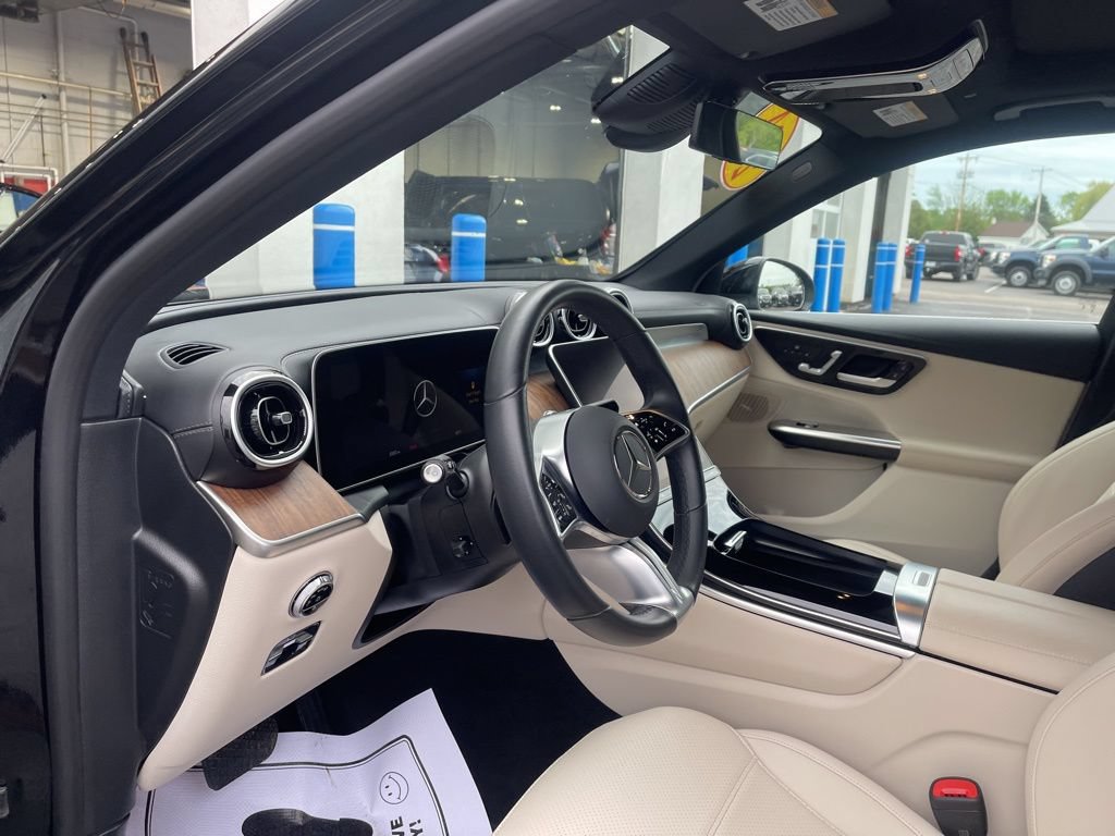 Used 2024 Mercedes-Benz GLC 300 4MATIC image 12