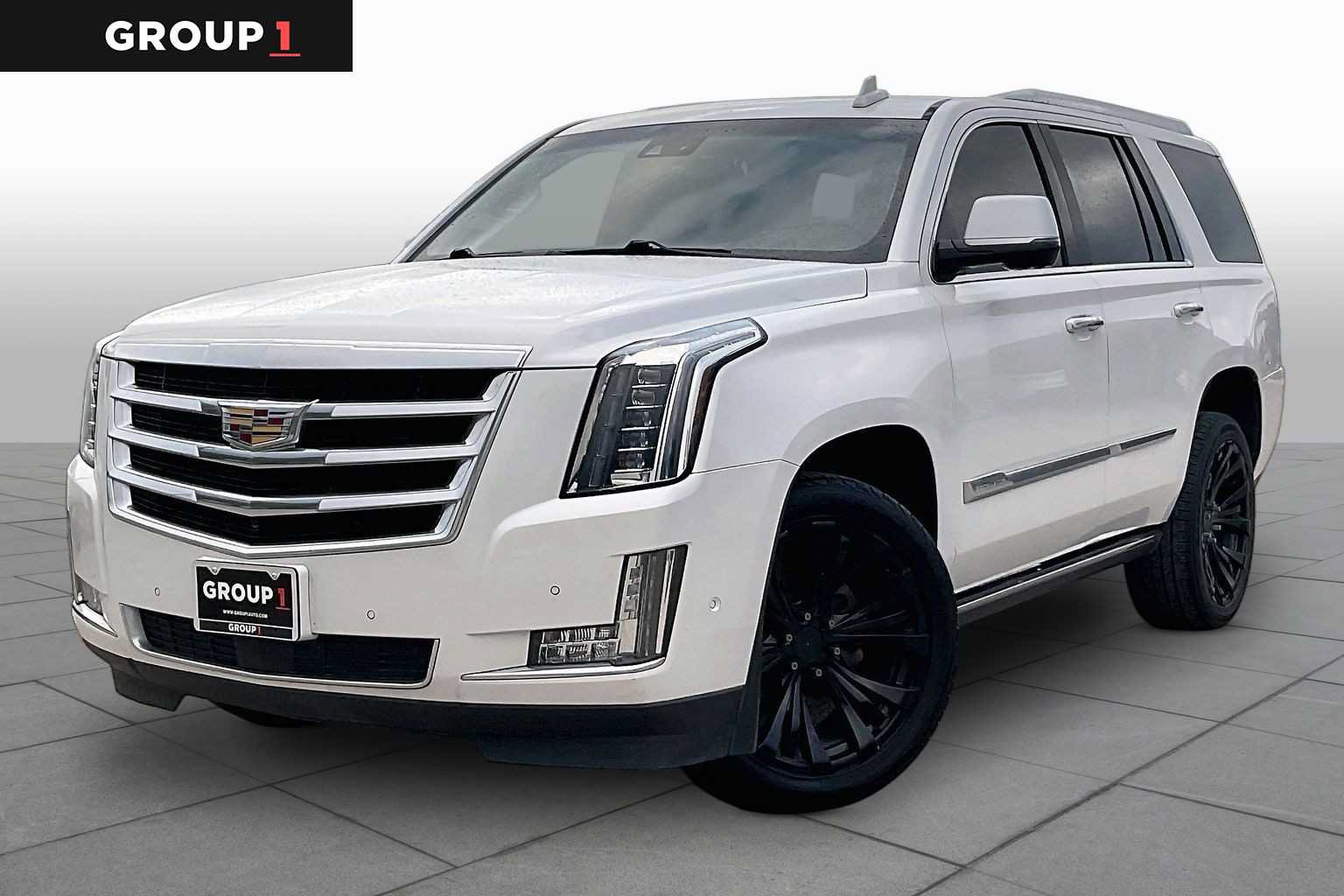 Used 2017 Cadillac Escalade Premium Luxury RWD image 1