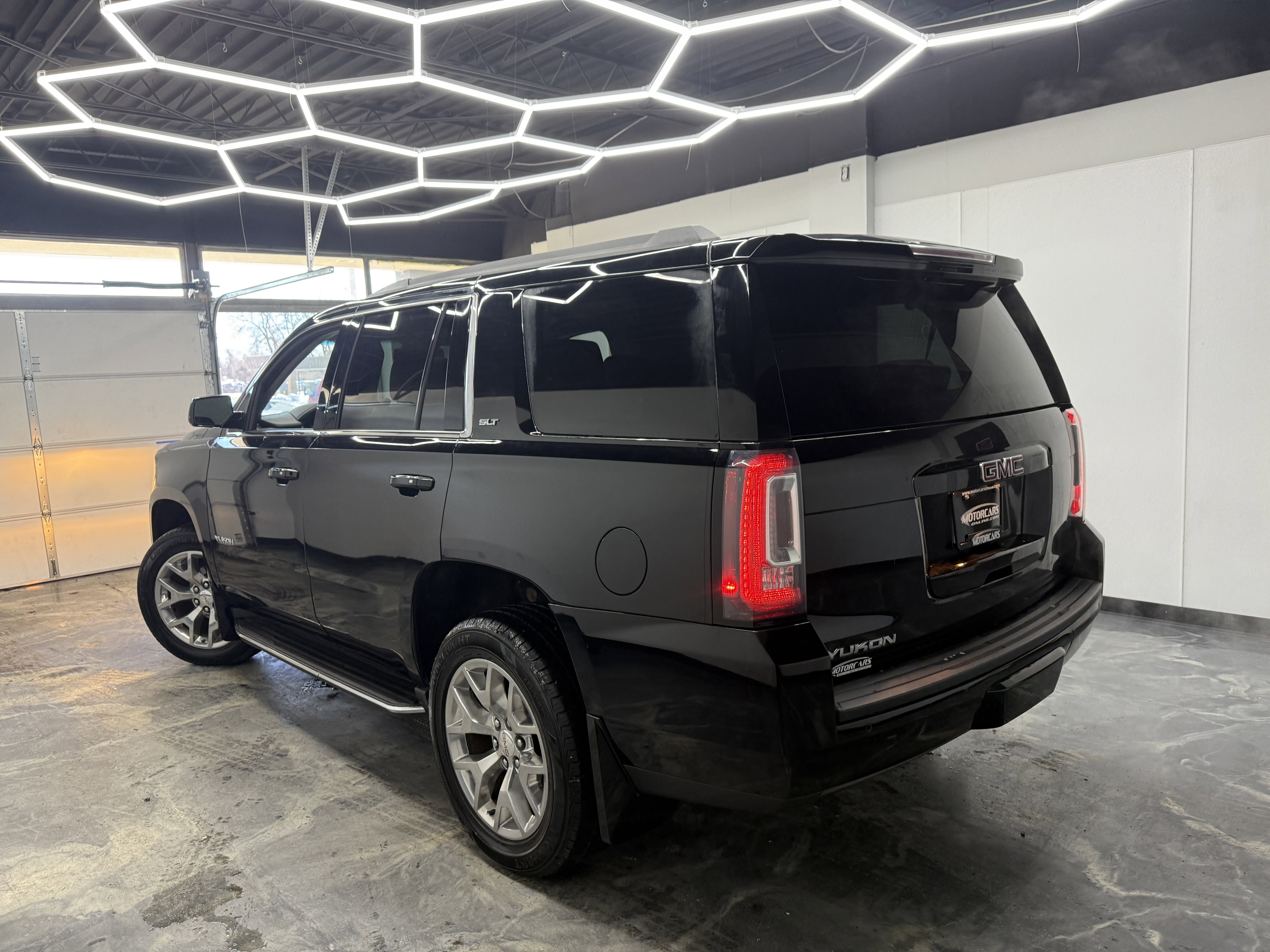 Used 2018 GMC Yukon SLT image 3