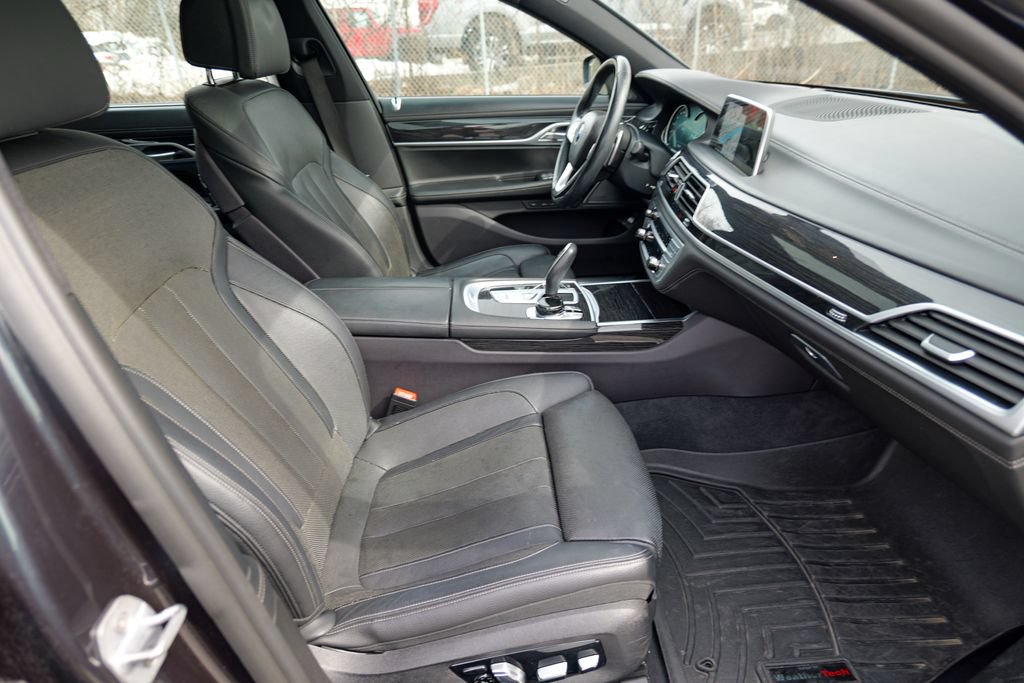 Used 2019 BMW 740i xDrive w/ Executive Package AWD/4WD image 36