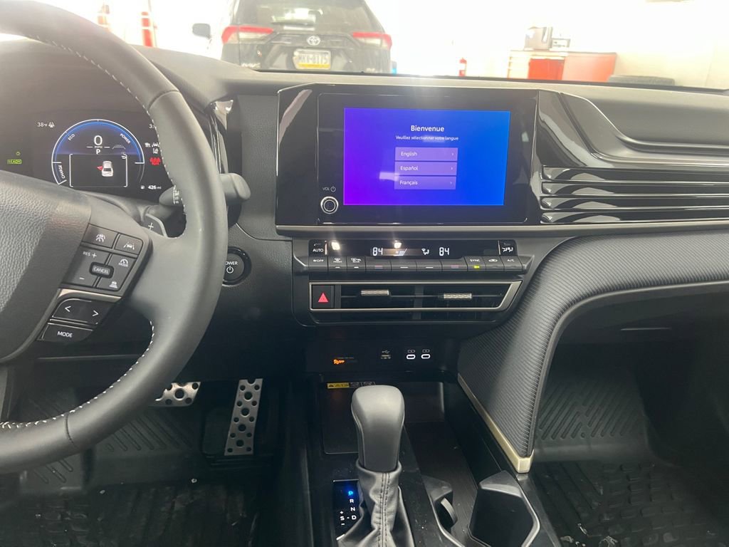 New 2026 Toyota Camry Hybrid FWD image 11