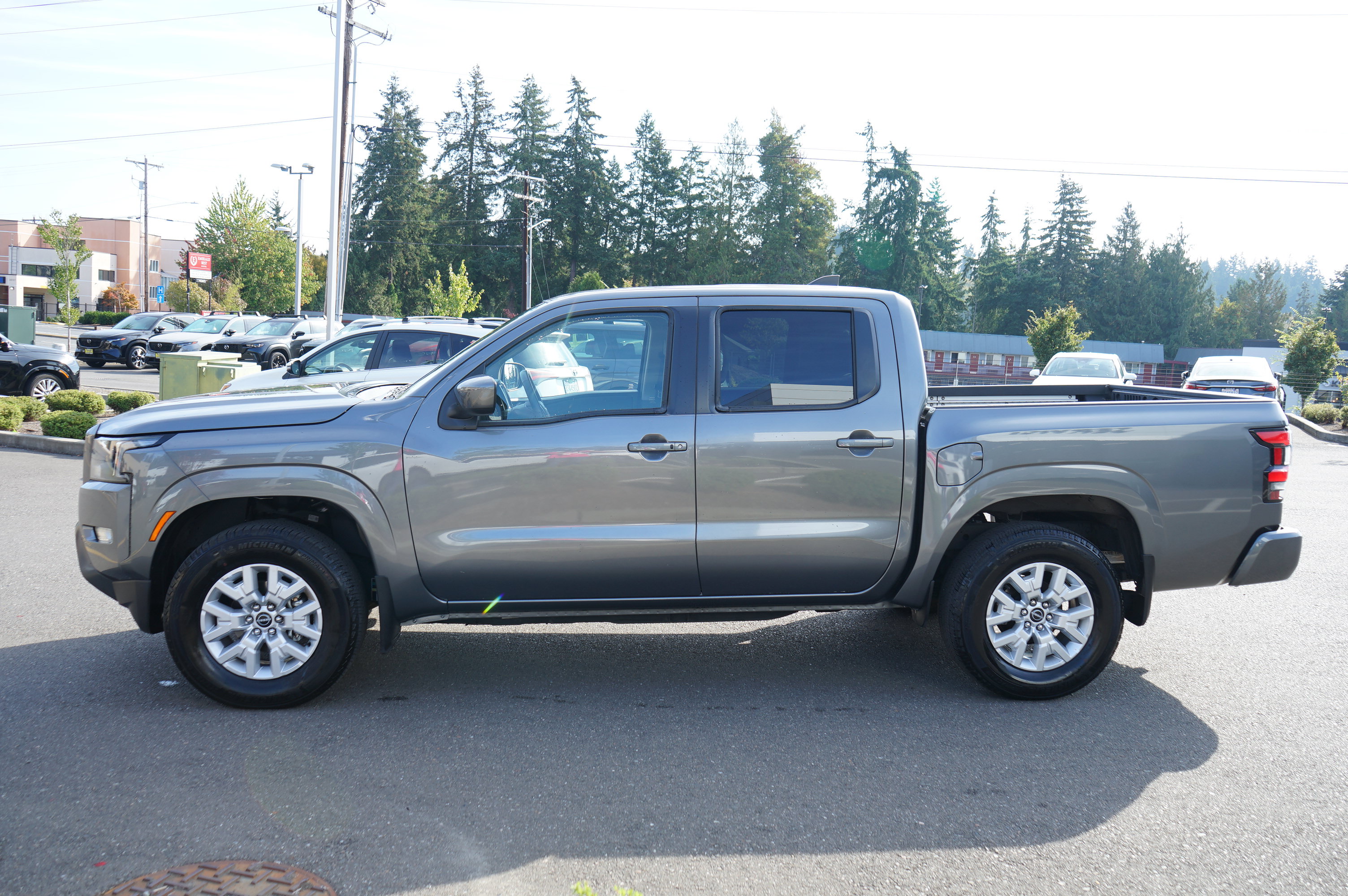 Used 2023 Nissan Frontier SV w/ SV Convenience Package AWD/4WD image 6
