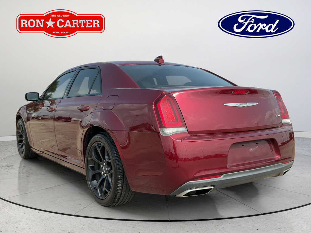 Used 2020 Chrysler 300 Touring w/ Sport Appearance Package RWD image 4