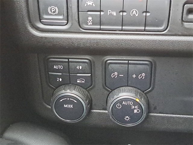 Used 2024 Chevrolet Suburban LT image 16