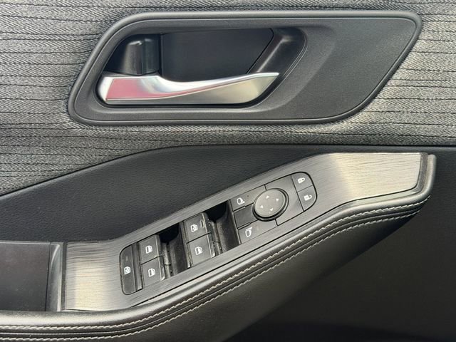 Used 2023 Nissan Rogue SV FWD image 23