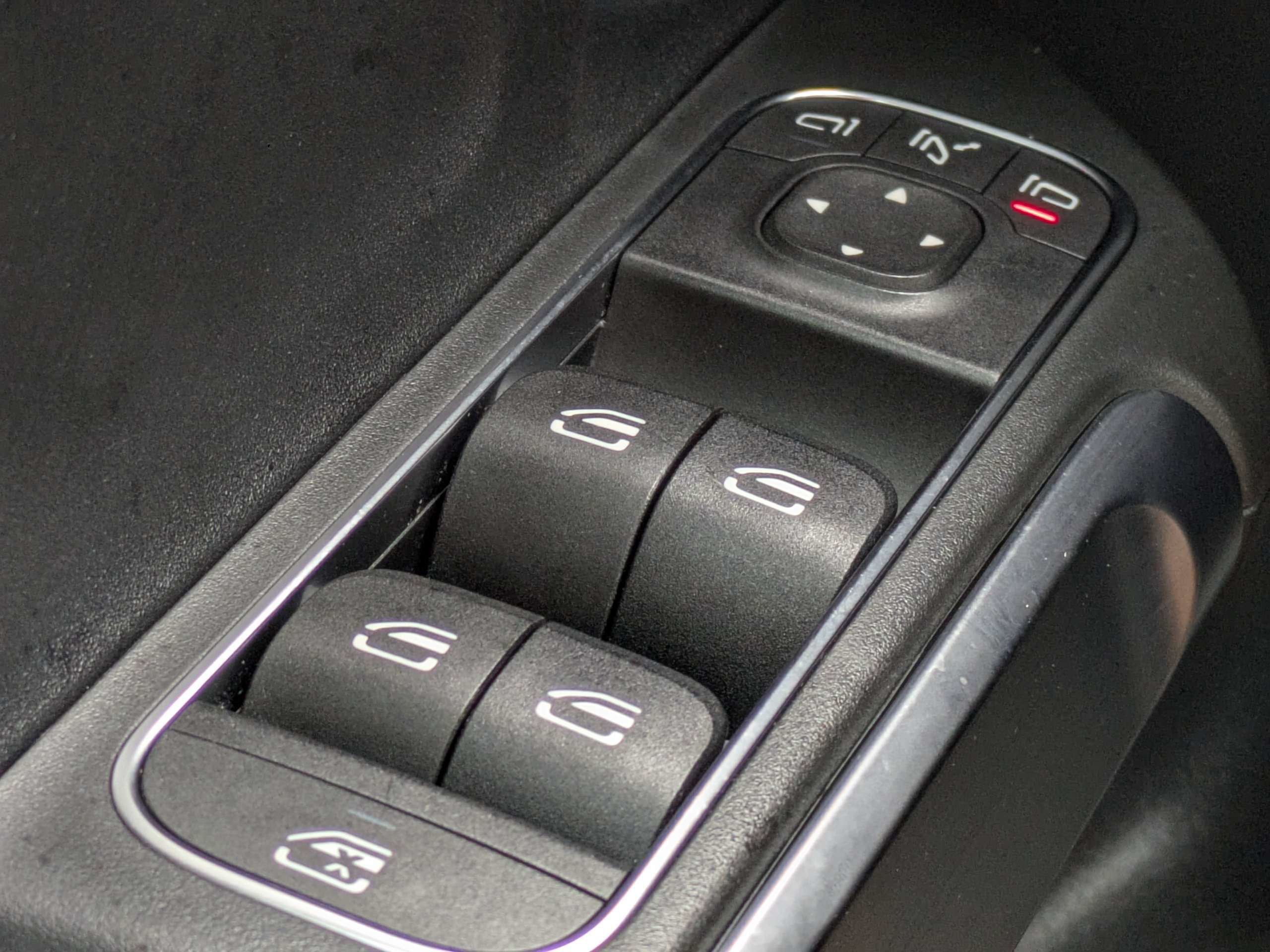 Used 2022 Mercedes-Benz GLB 250 4MATIC image 23