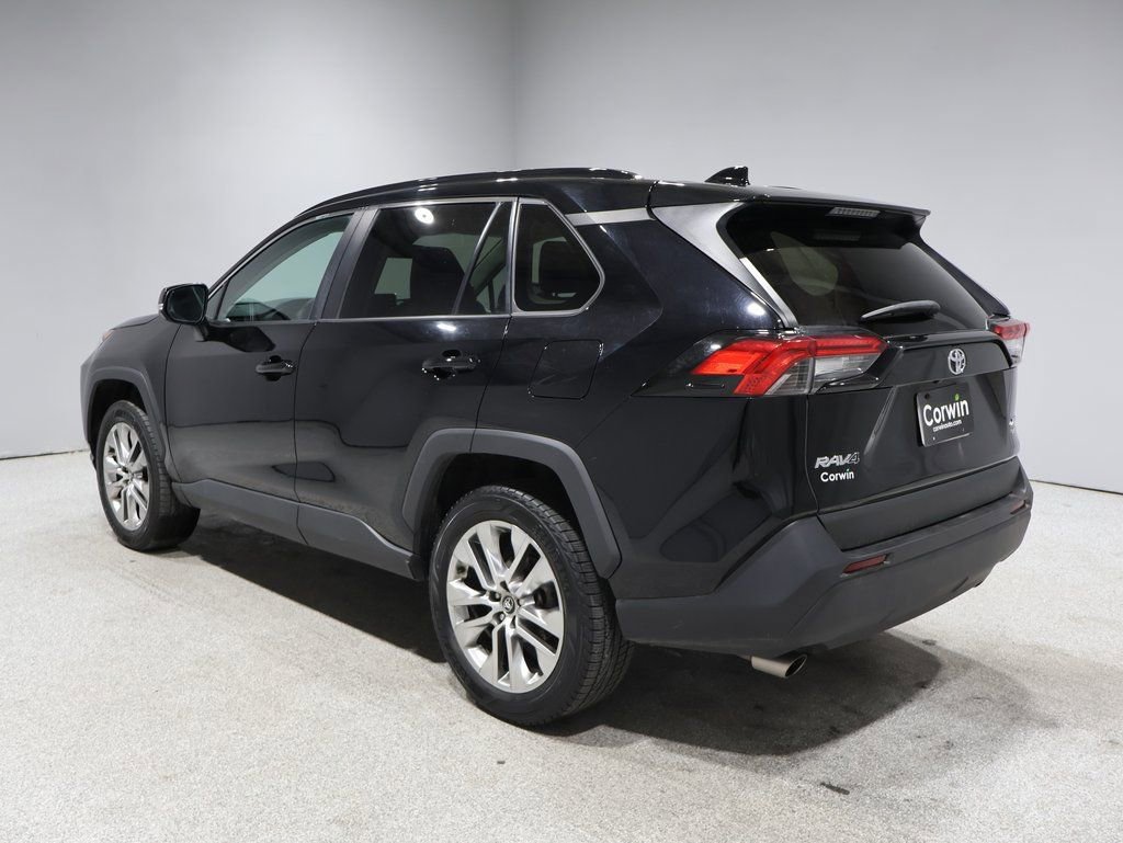Used 2021 Toyota RAV4 XLE Premium image 5