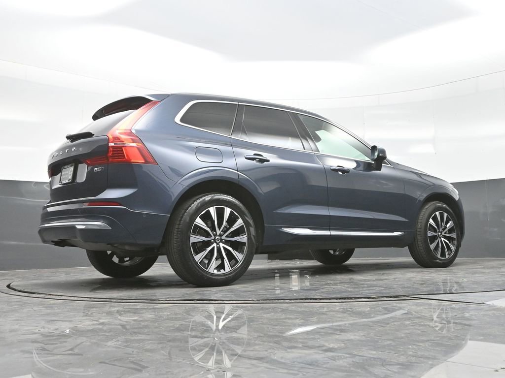 Used 2023 Volvo XC60 B5 Plus image 26