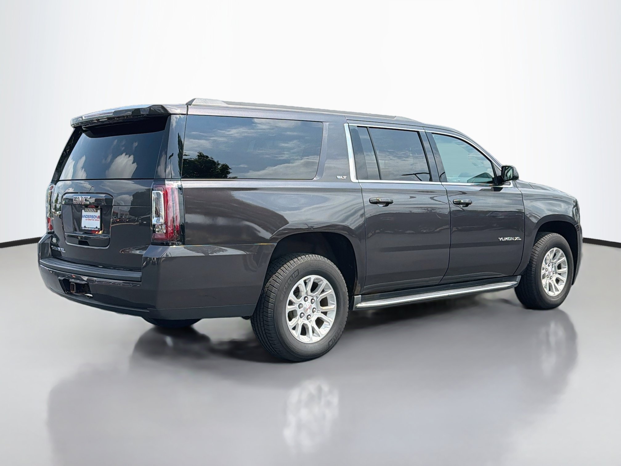Used 2016 GMC Yukon XL SLT w/ Open Road Package AWD/4WD image 2