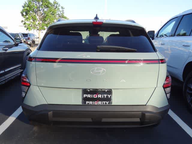 Used 2025 Hyundai Kona SEL FWD image 4