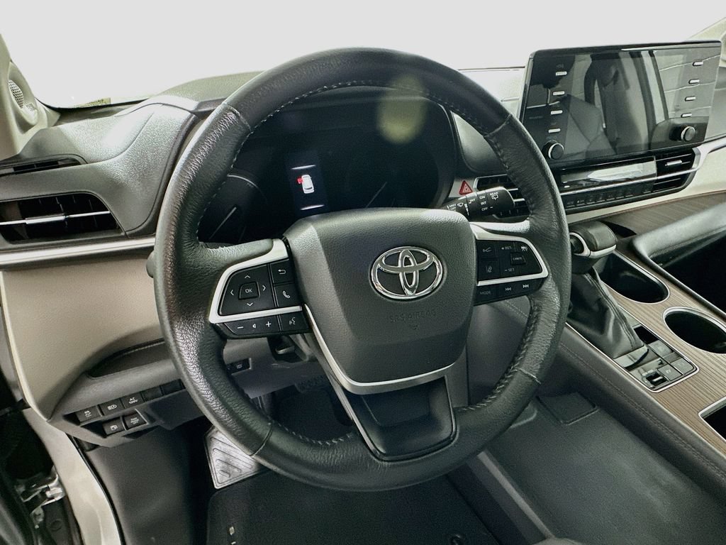 Certified 2022 Toyota Sienna XLE w/ XLE Plus Package AWD/4WD image 11