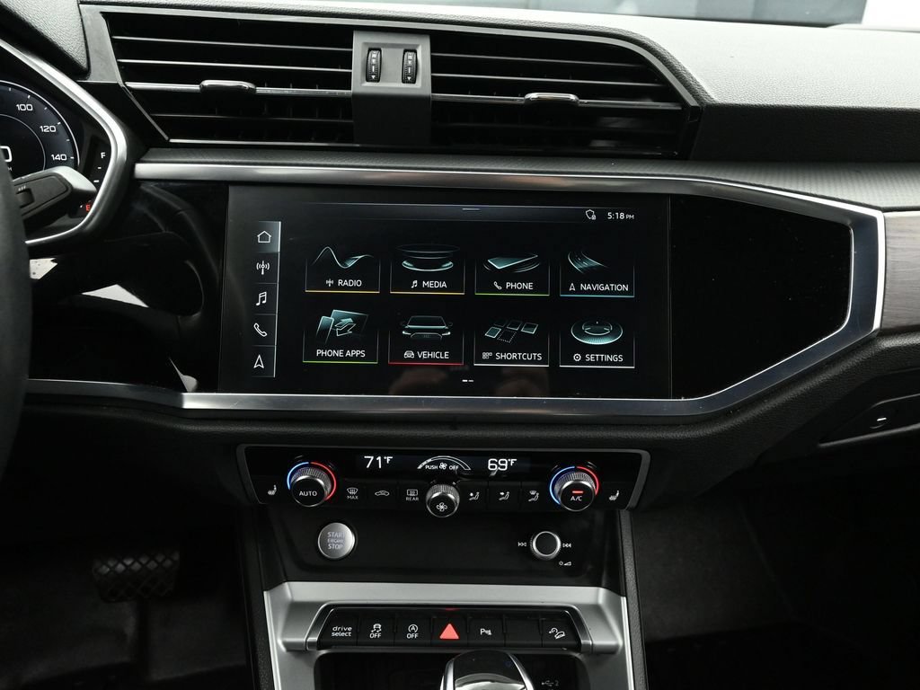 Used 2020 Audi Q3 2.0T Premium Plus w/ Premium Plus Package AWD/4WD image 30