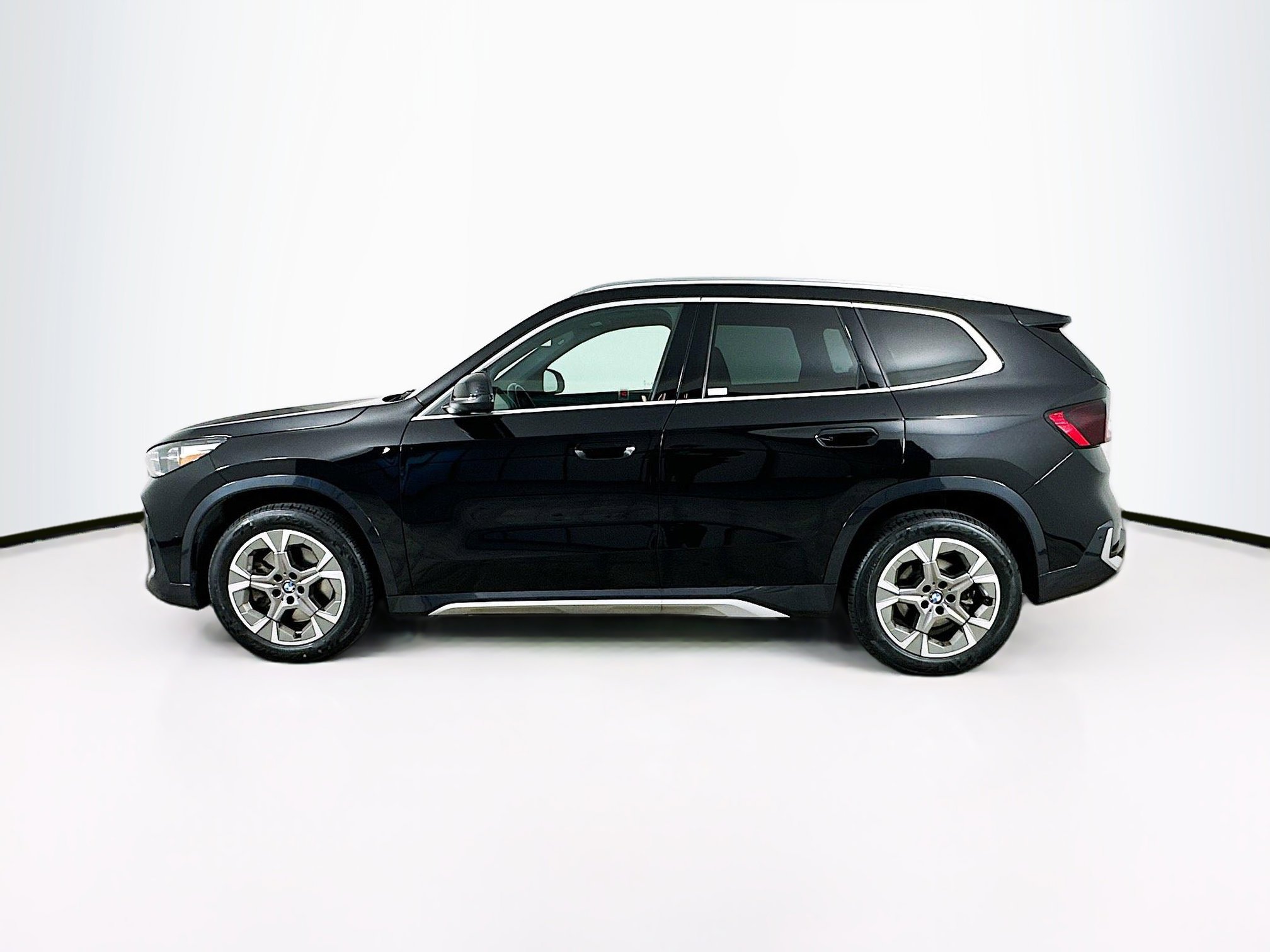 Used 2025 BMW X1 xDrive28i image 4