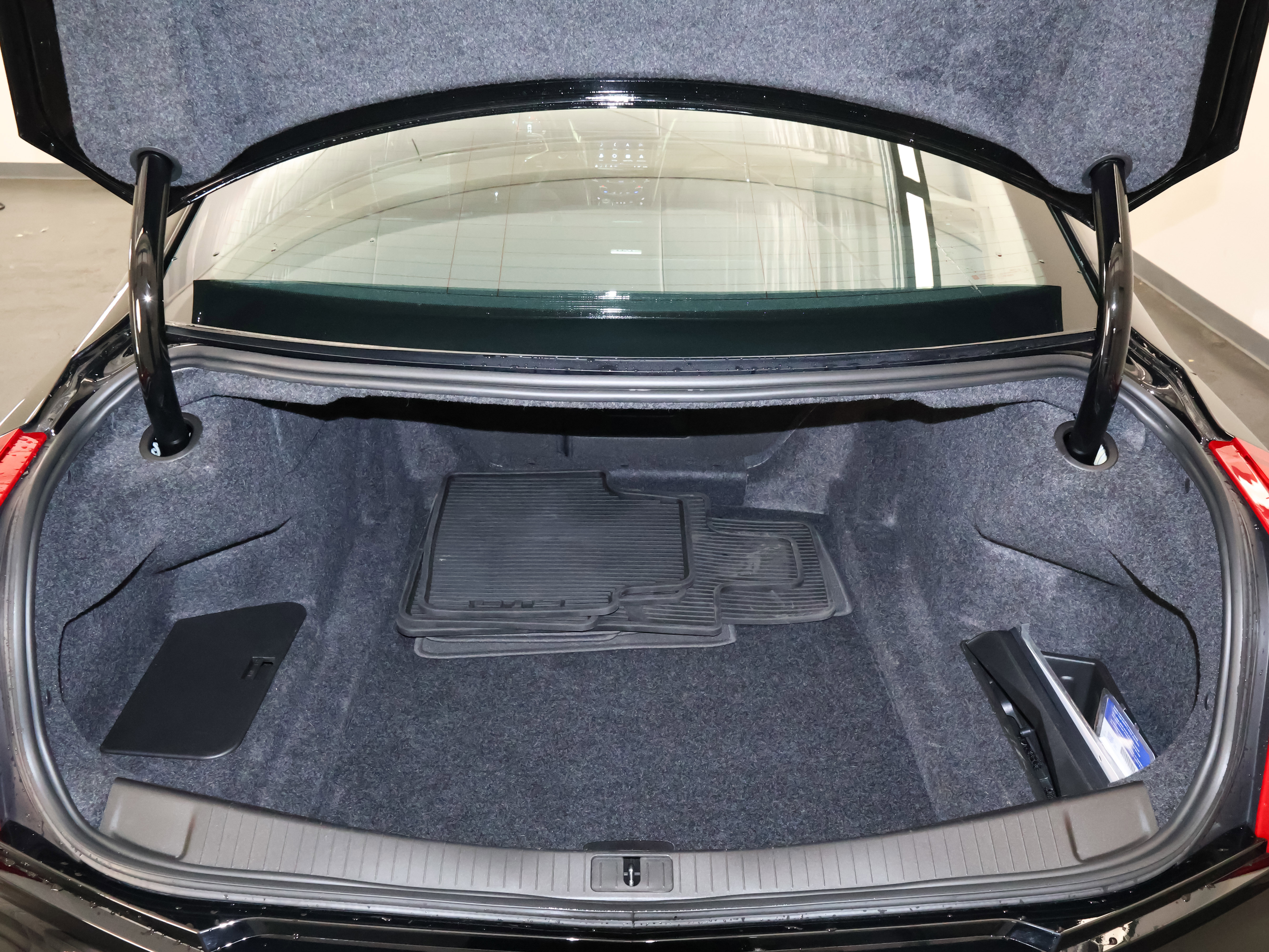 Used 2019 Cadillac CTS V w/ Luxury Package RWD image 11