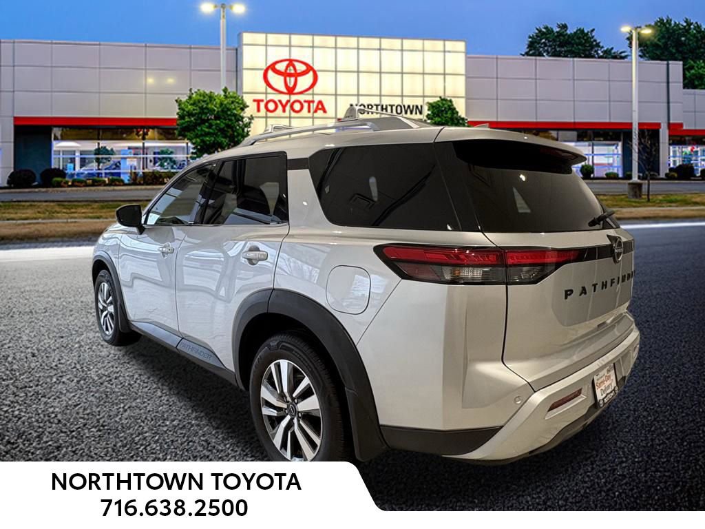 Used 2023 Nissan Pathfinder SL w/ Black Appearance Package image 3