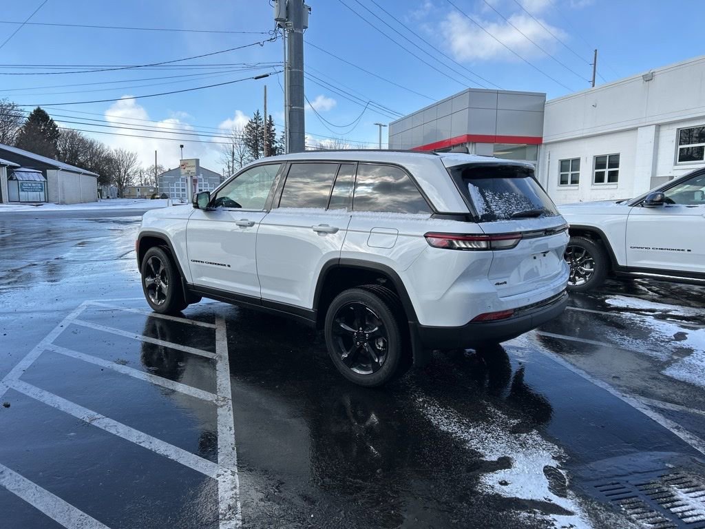 New 2025 Jeep Grand Cherokee Altitude image 4