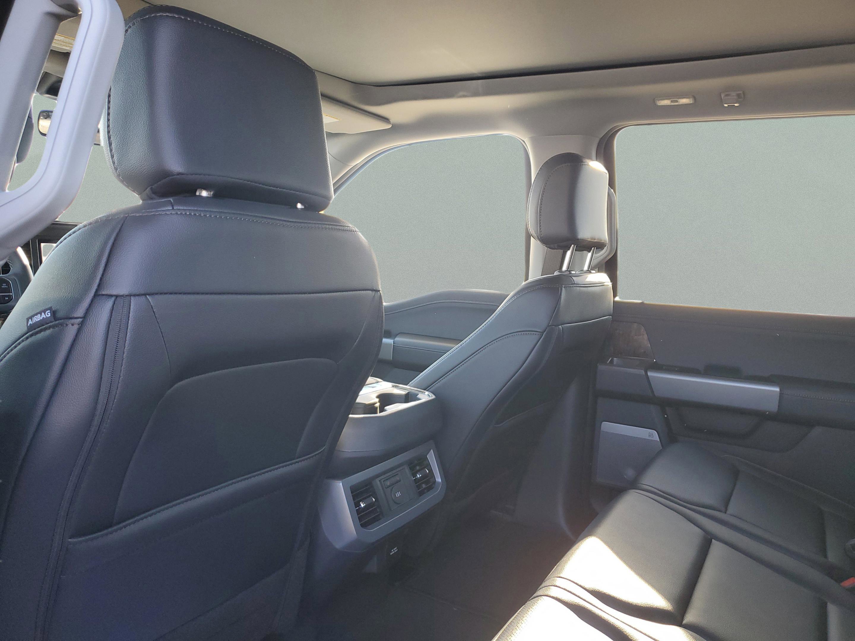 New 2026 Ford F250 Lariat w/ Black Appearance Package image 7