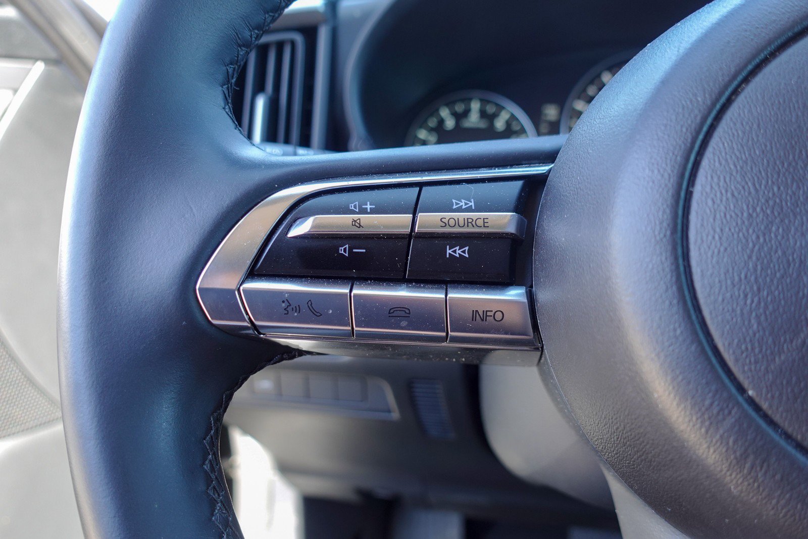 Used 2025 MAZDA CX-50 AWD 2.5 S w/ Premium Package image 14