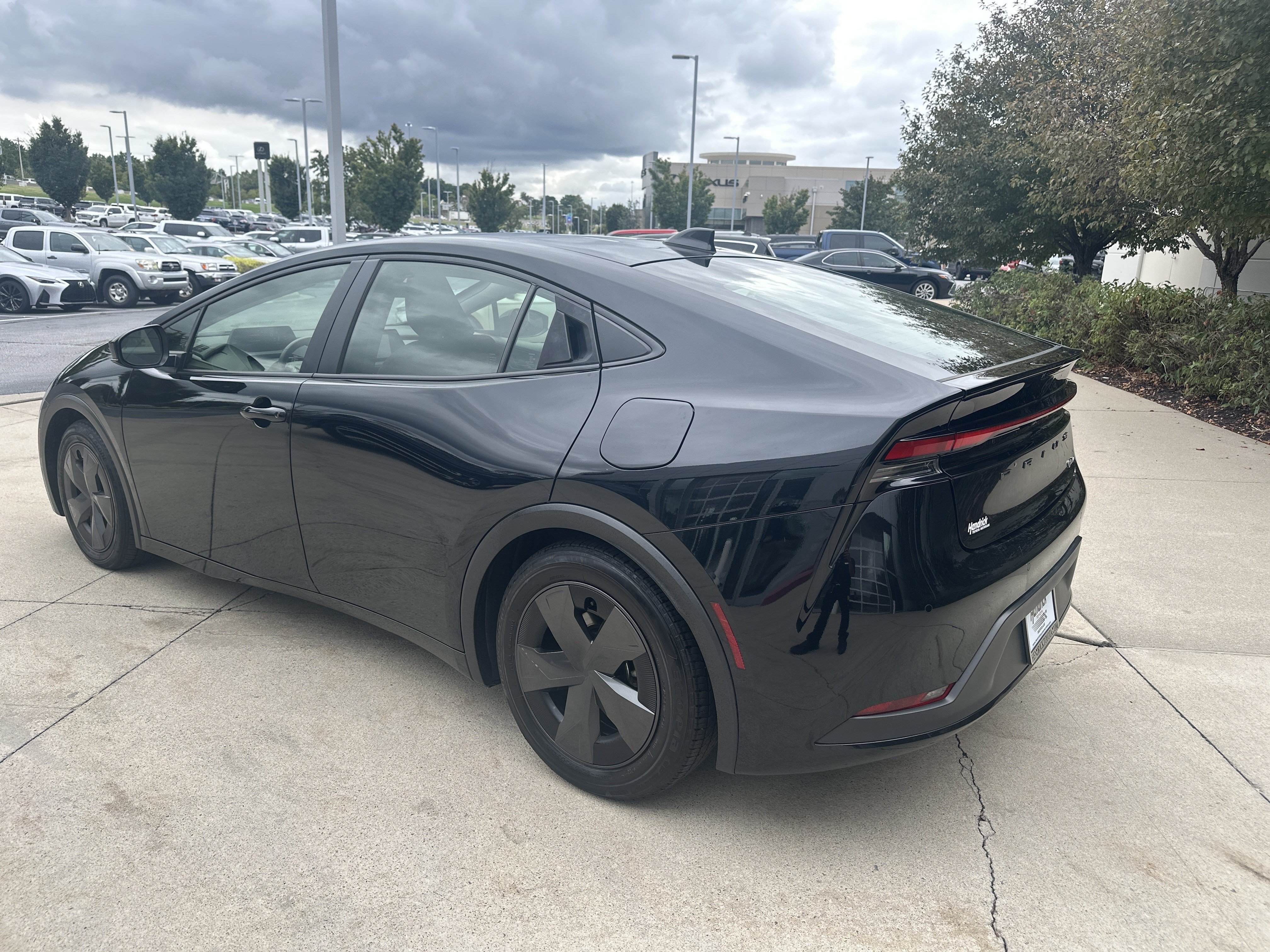 Used 2025 Toyota Prius LE FWD image 7