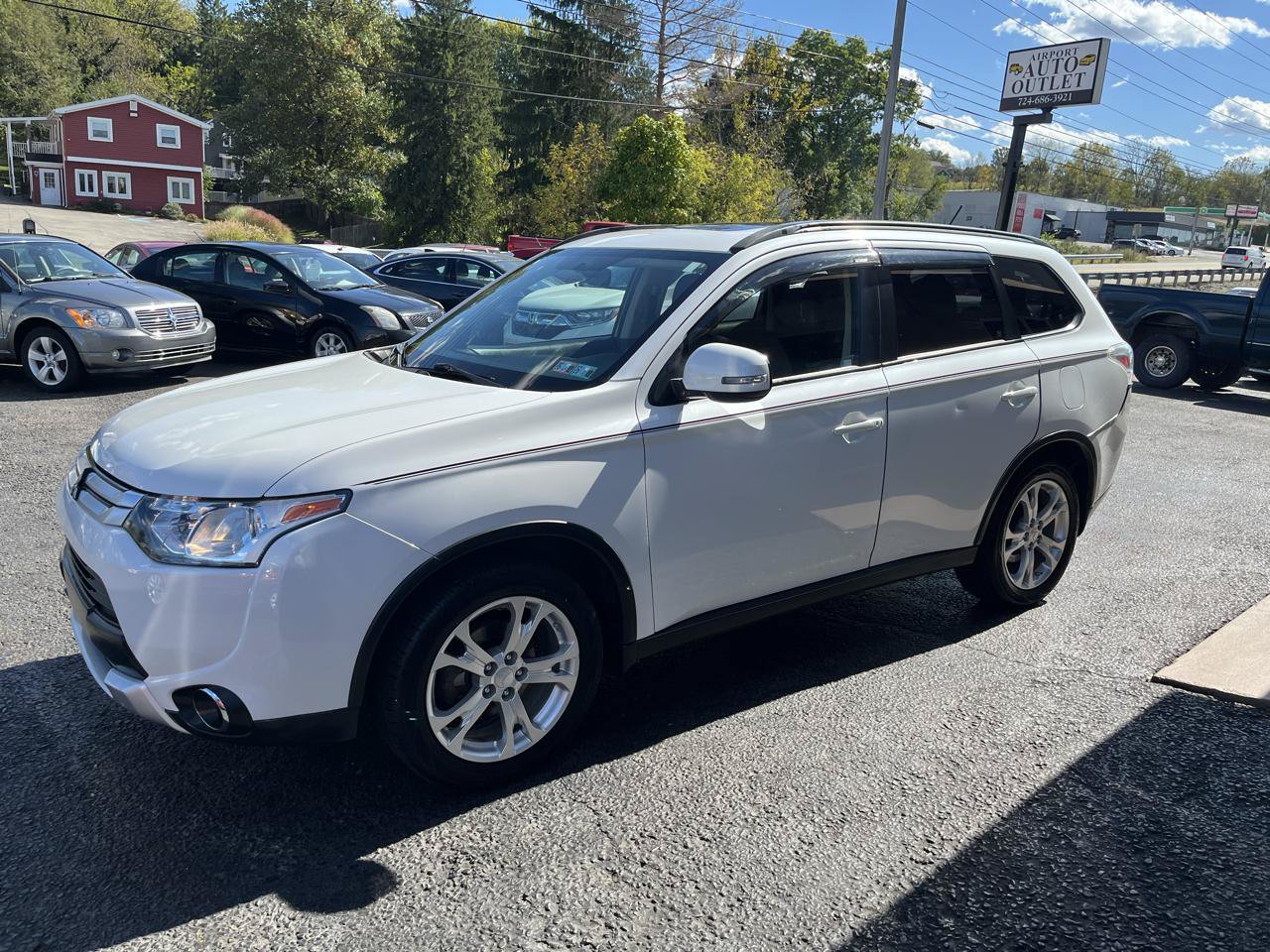 Used 2015 Mitsubishi Outlander SE AWD/4WD image 8