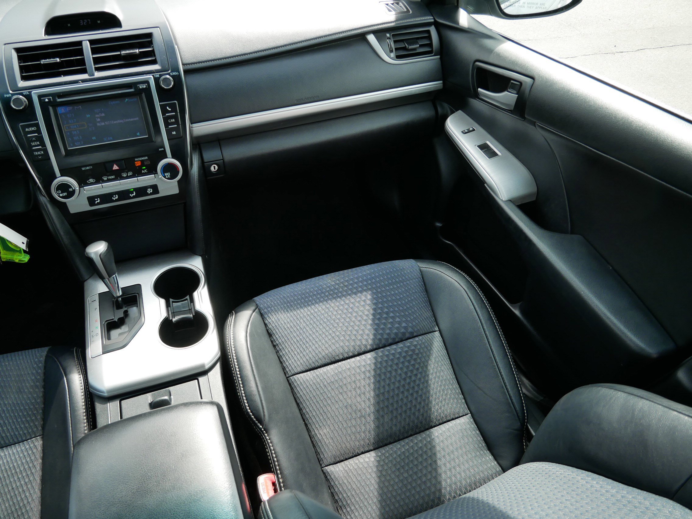 Used 2014 Toyota Camry SE w/ Fleet Convenience Package FWD image 11