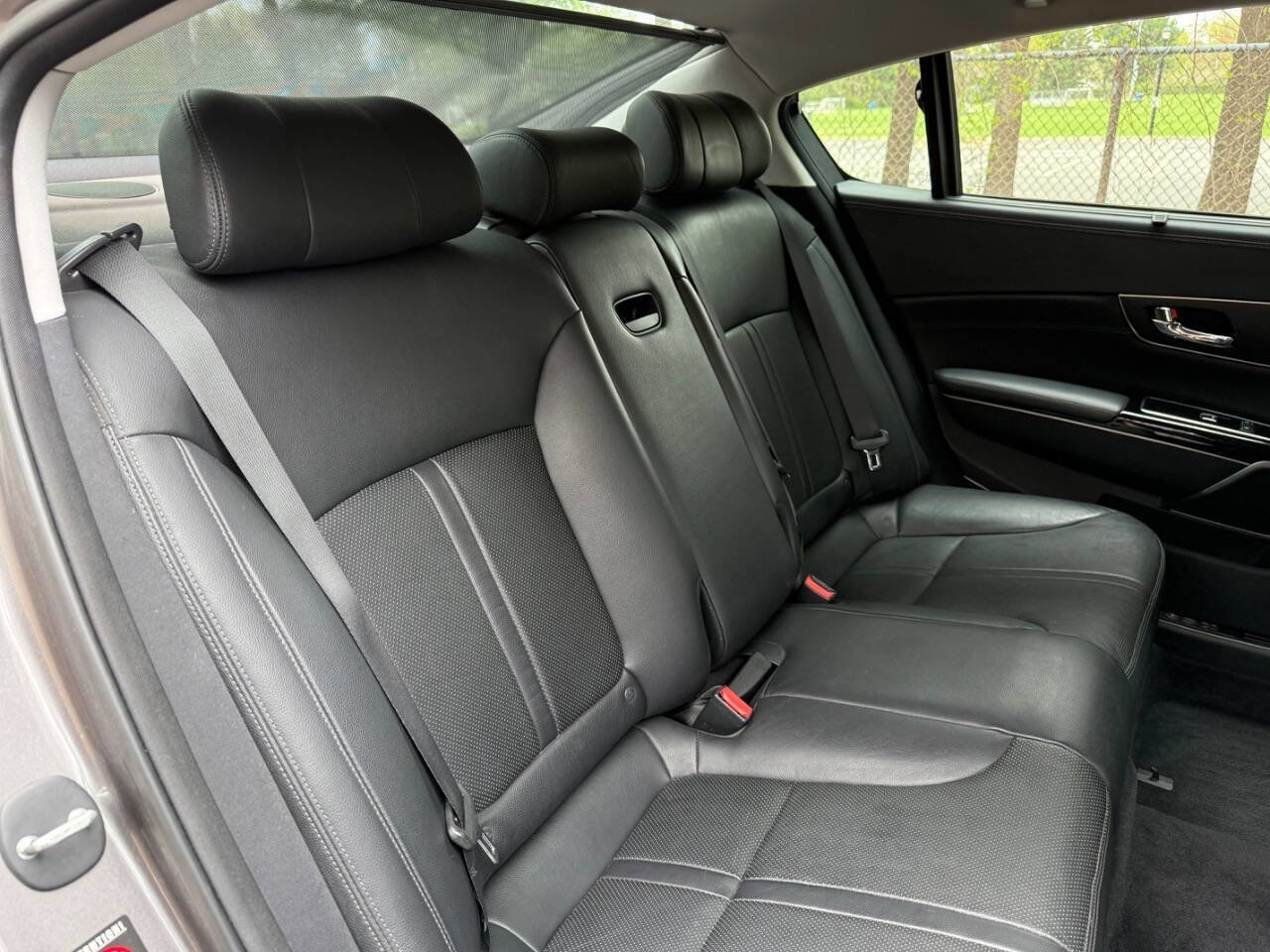 Used 2015 Kia K900 Premium w/ Interior Highline Package image 17