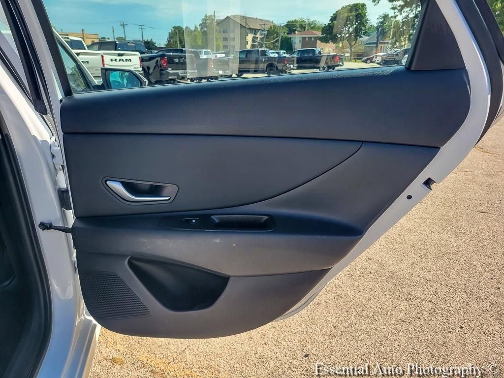 Used 2025 Hyundai Elantra SEL FWD image 28