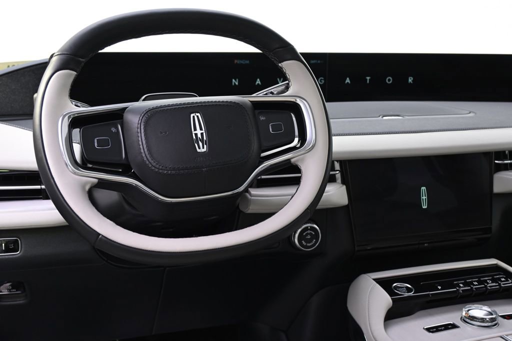 New 2026 Lincoln Navigator Reserve w/ Jet Appearance Package AWD/4WD image 12
