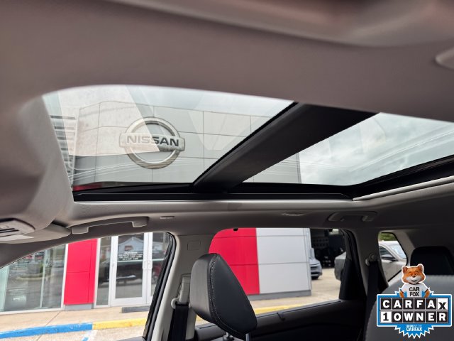 Used 2022 Nissan Rogue Platinum w/ Head-Up Display Package AWD/4WD image 2