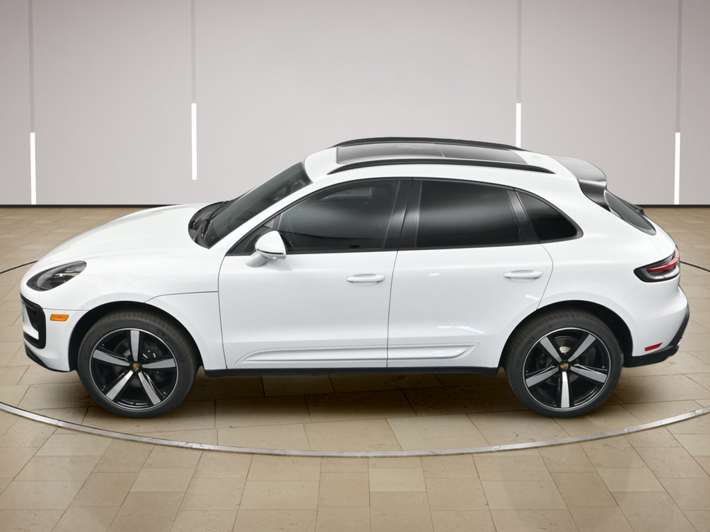Certified 2026 Porsche Macan AWD/4WD image 34
