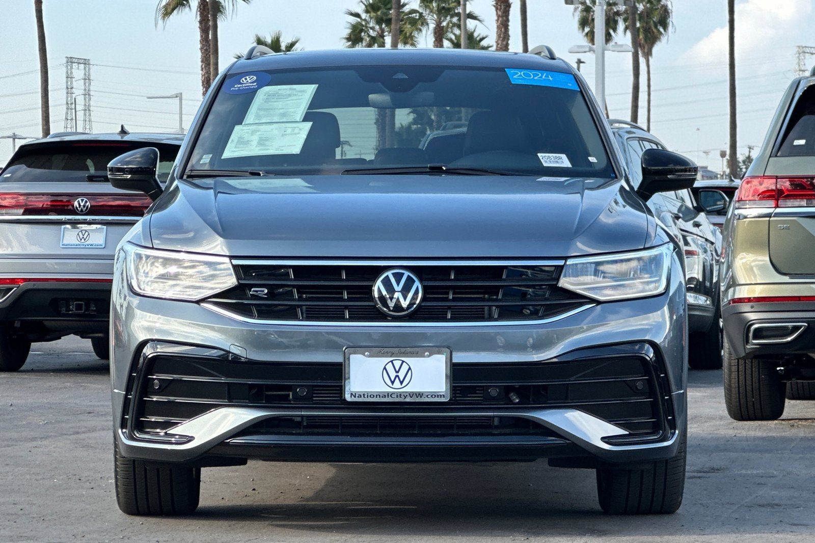 Certified 2024 Volkswagen Tiguan SE R-Line image 9