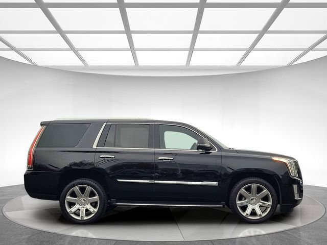 Used 2016 Cadillac Escalade Luxury image 4