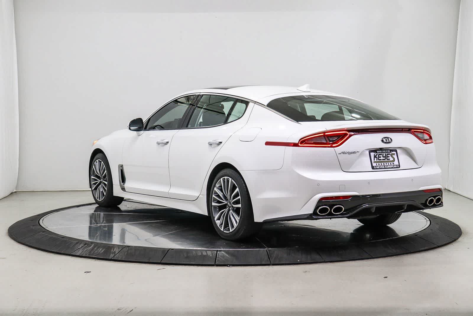 Used 2019 Kia Stinger Premium RWD image 2