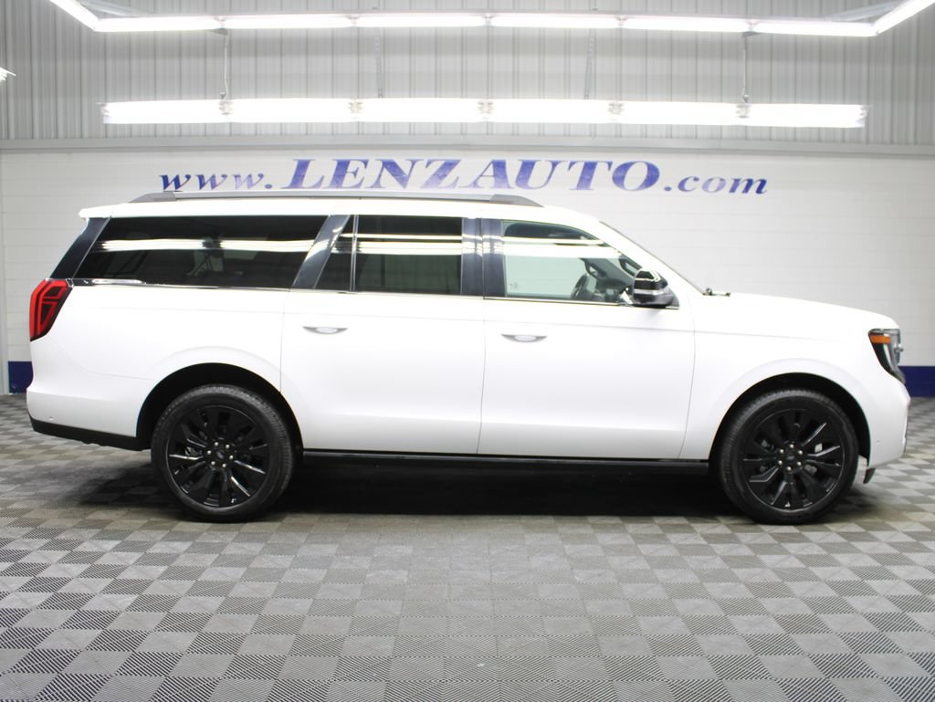 Used 2025 Ford Expedition Max Platinum w/ Stealth Appearance Package AWD/4WD image 2