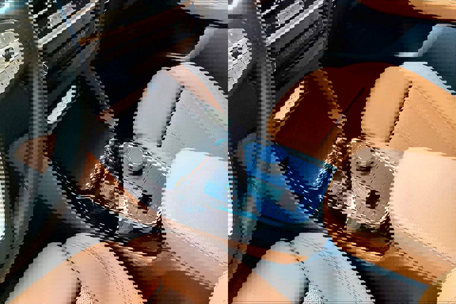 Certified 2025 BMW X4 xDrive30i image 16