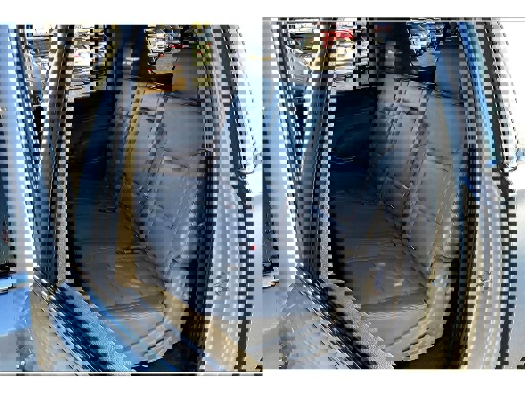 Used 2018 Chevrolet Suburban LT image 28