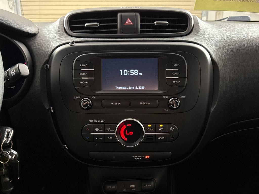 Used 2017 Kia Soul + FWD image 17